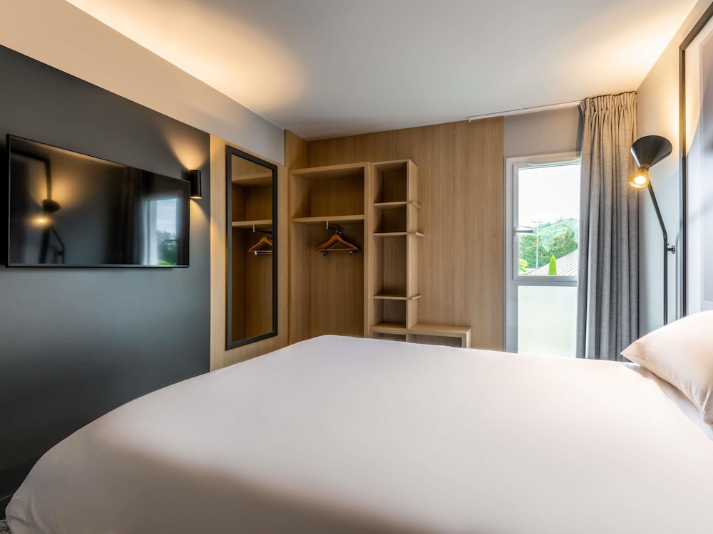 Ibis Issoire 17/57