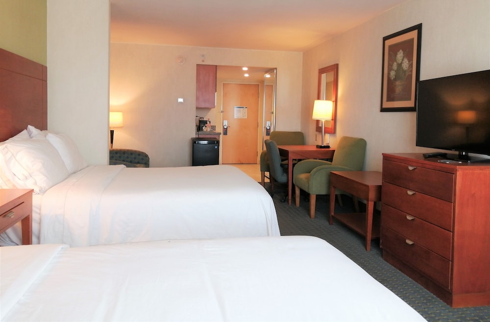 Holiday Inn Express Hotel and Suites Toluca Zona Aeropuerto 36/72