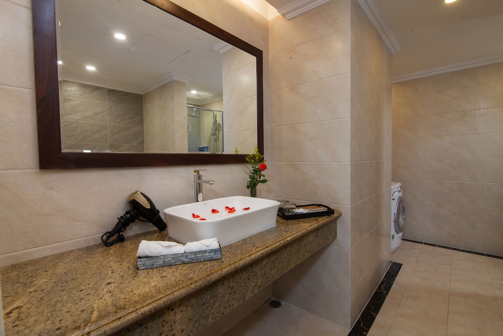 Hanoi Central Hotel & Residences 60/65