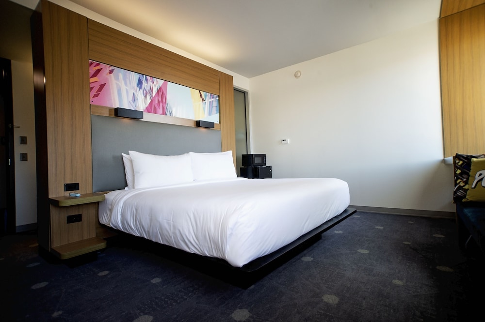 Room, King Bed, Accessible