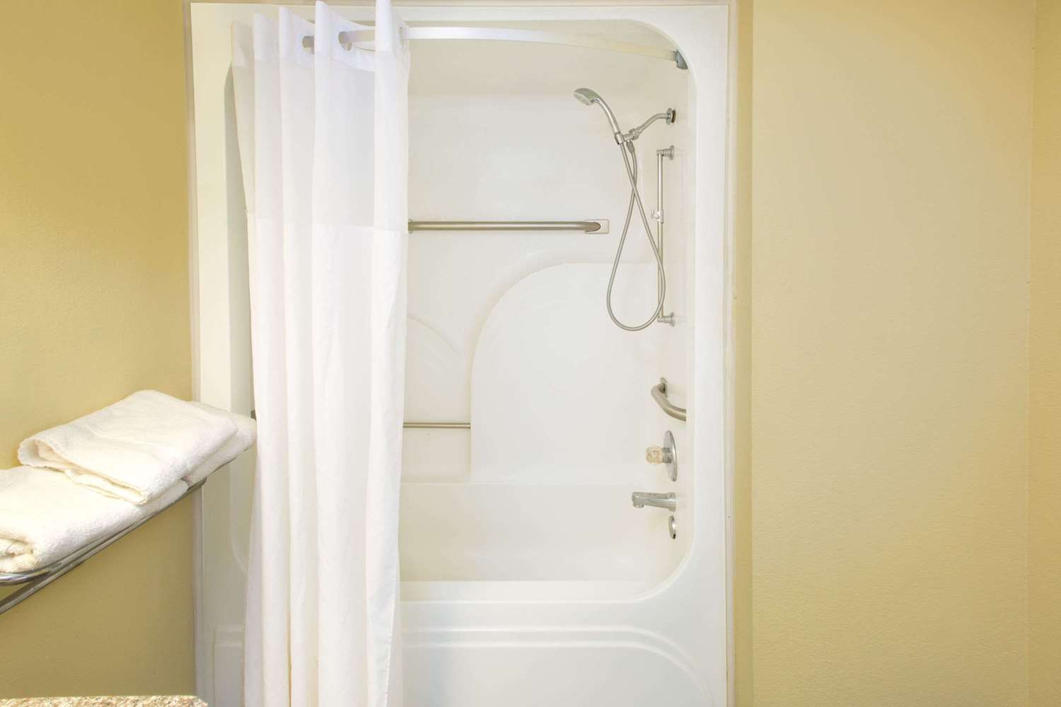 Days Inn by Wyndham Gulfport 8/8
