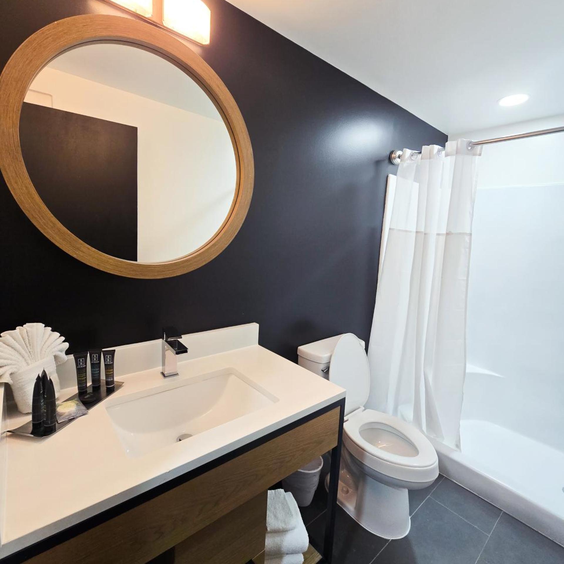 Penn Lodge Hotel & Suites 50/50