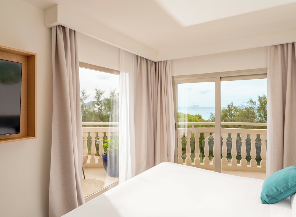 Suite, King Bed, Beach Front, Sea View