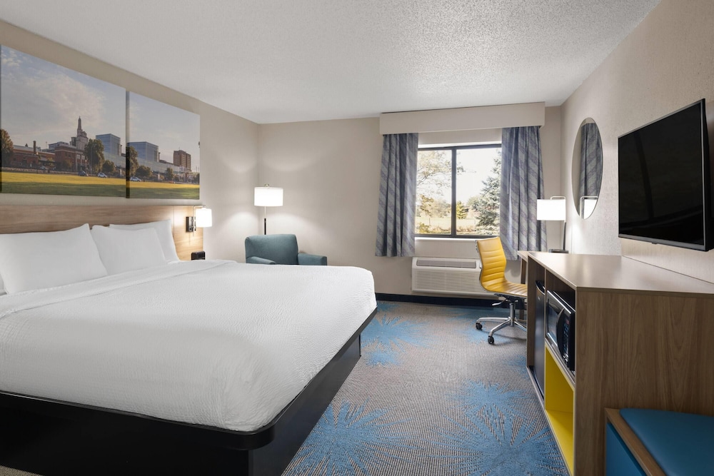 Days Inn by Wyndham Davenport 11/50