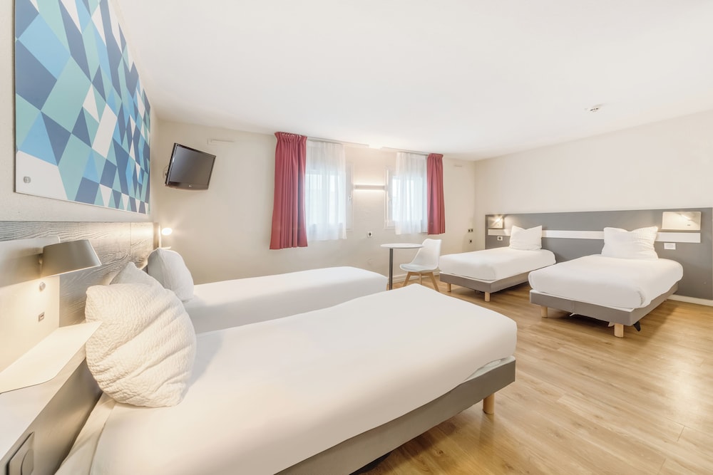 غرفة بأربعة أسرّة لذوي الإعاقة، Comfort Hotel Paris Porte d Ivry 2/2