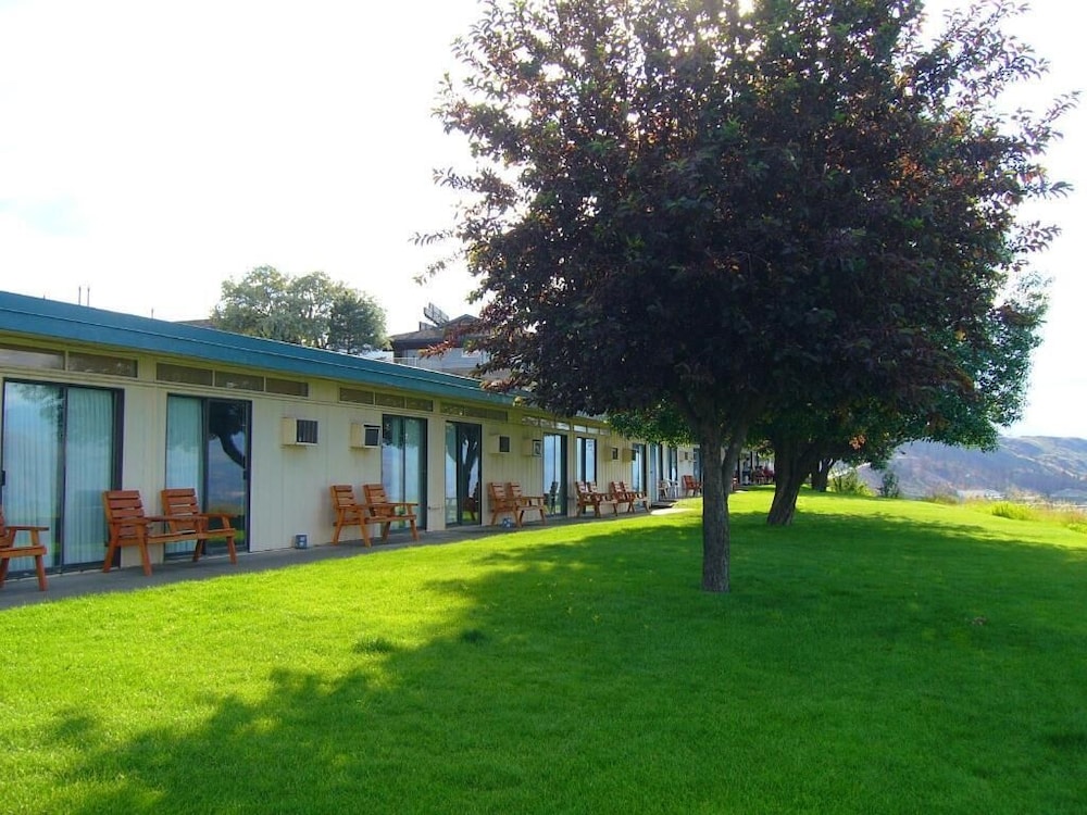 Hospitality Inn 5/55