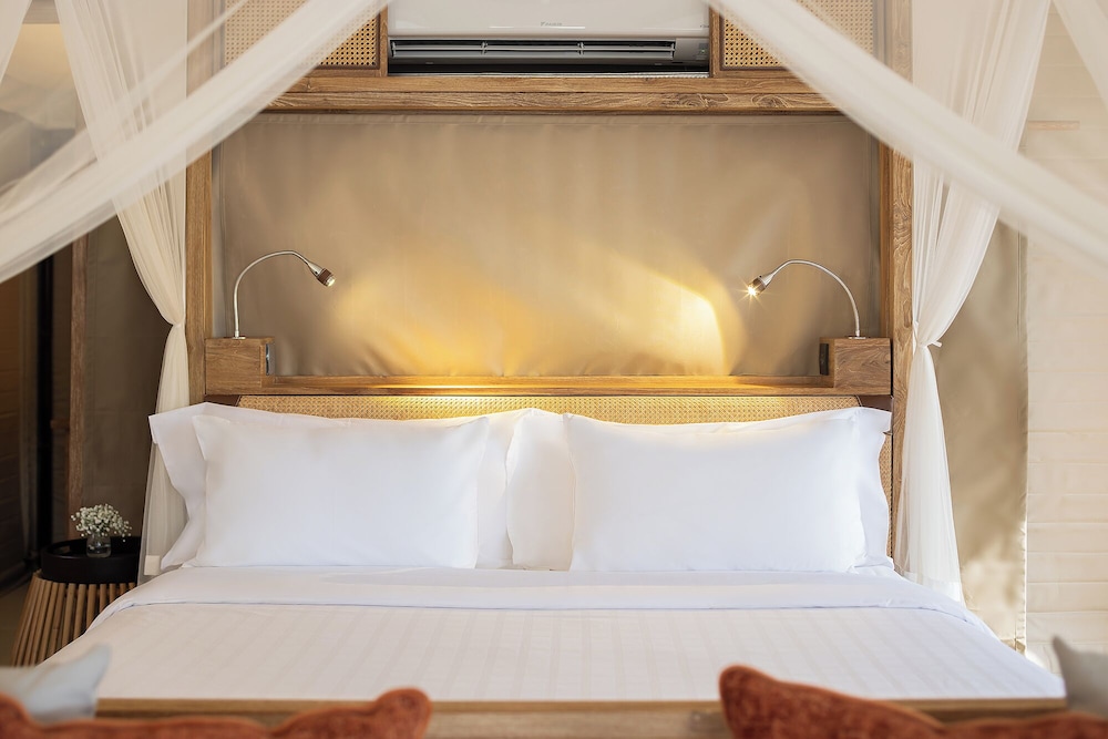 Glamping, Villa, King Bed, Lake Front, Terrace, Bathtub