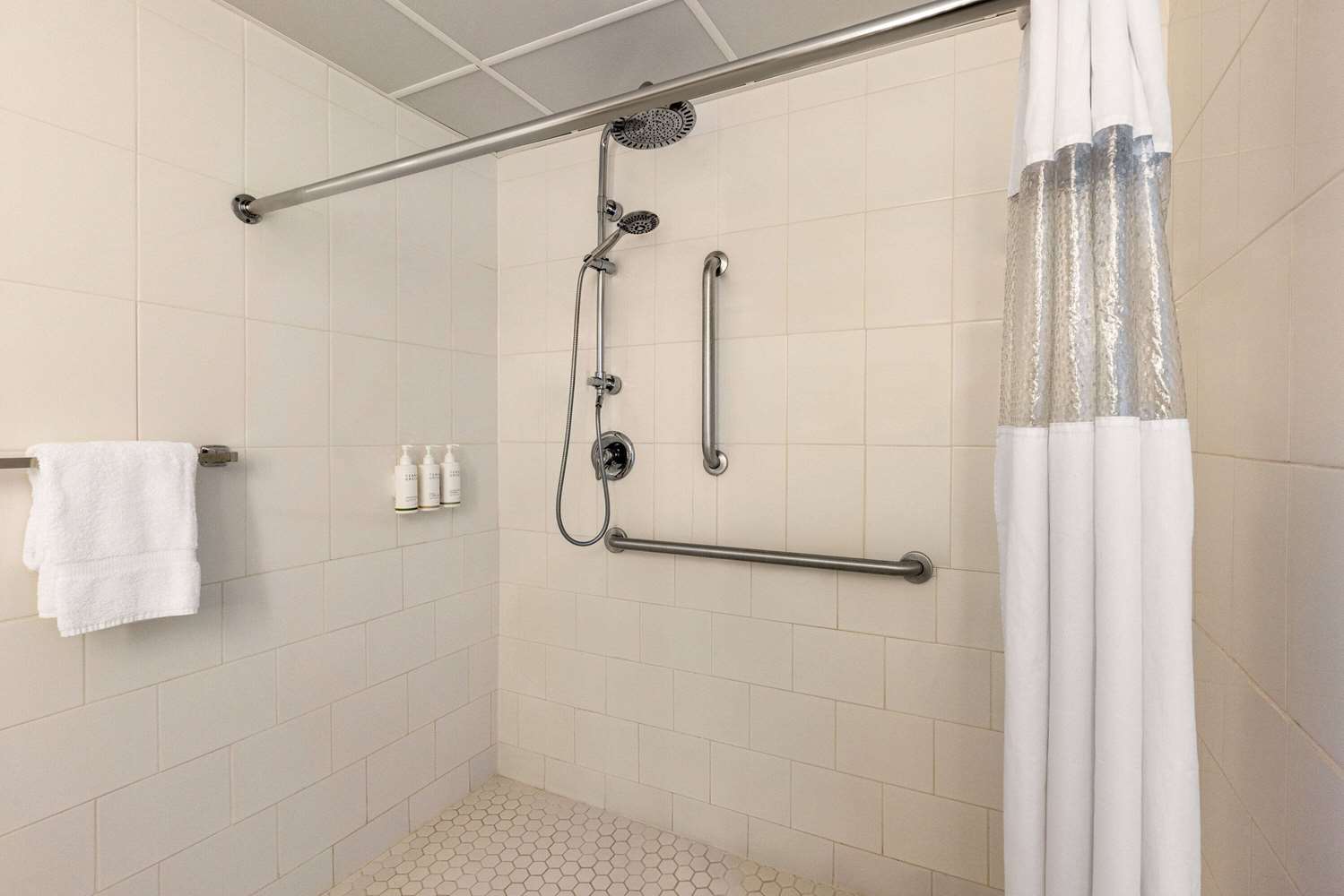 Howard Johnson By Wyndham Ocean City Oceanfront 47/50