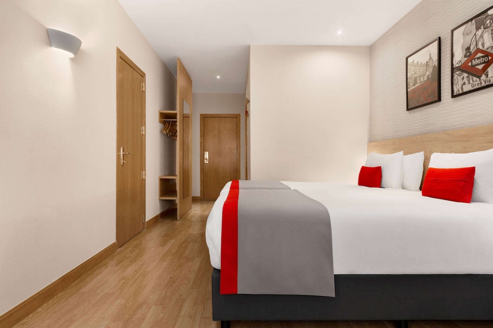 Room, Twin Beds