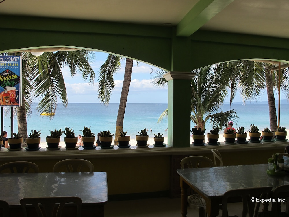 White Beach Hotel Bar And Restaurant 86/90