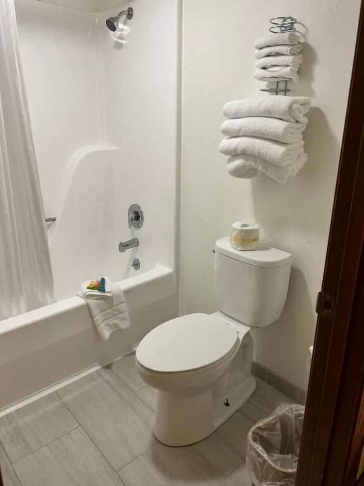 Seven Gables Inn 43/46