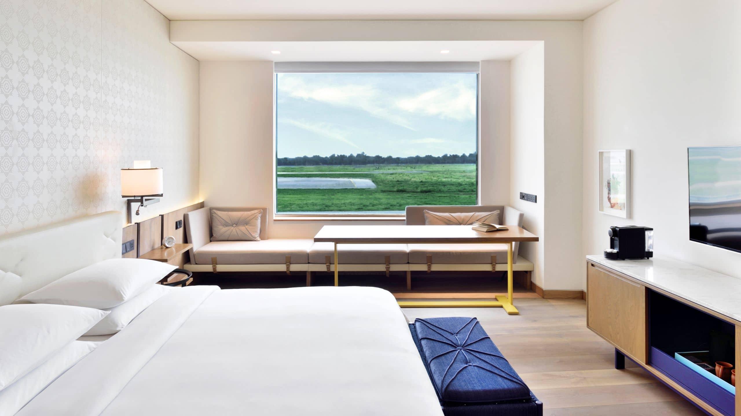 Room, King Bed, Runway View