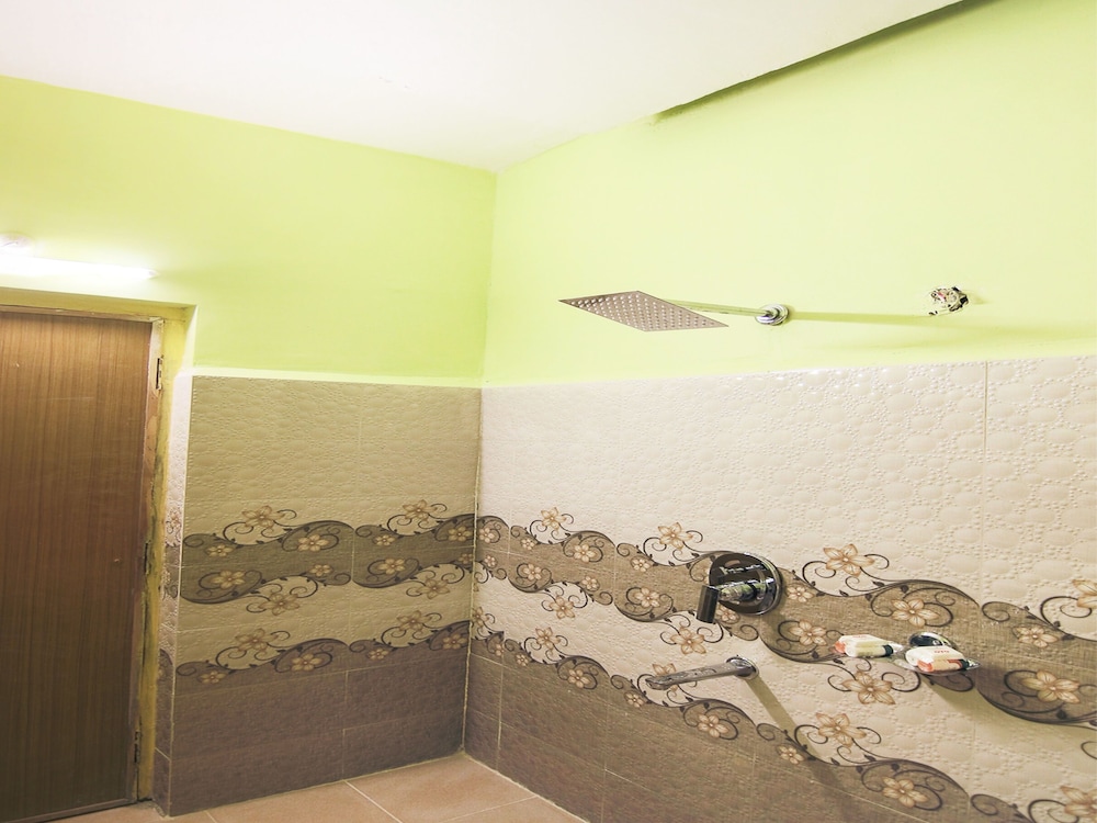 Oyo 10709 Hotel Sbt 23/23