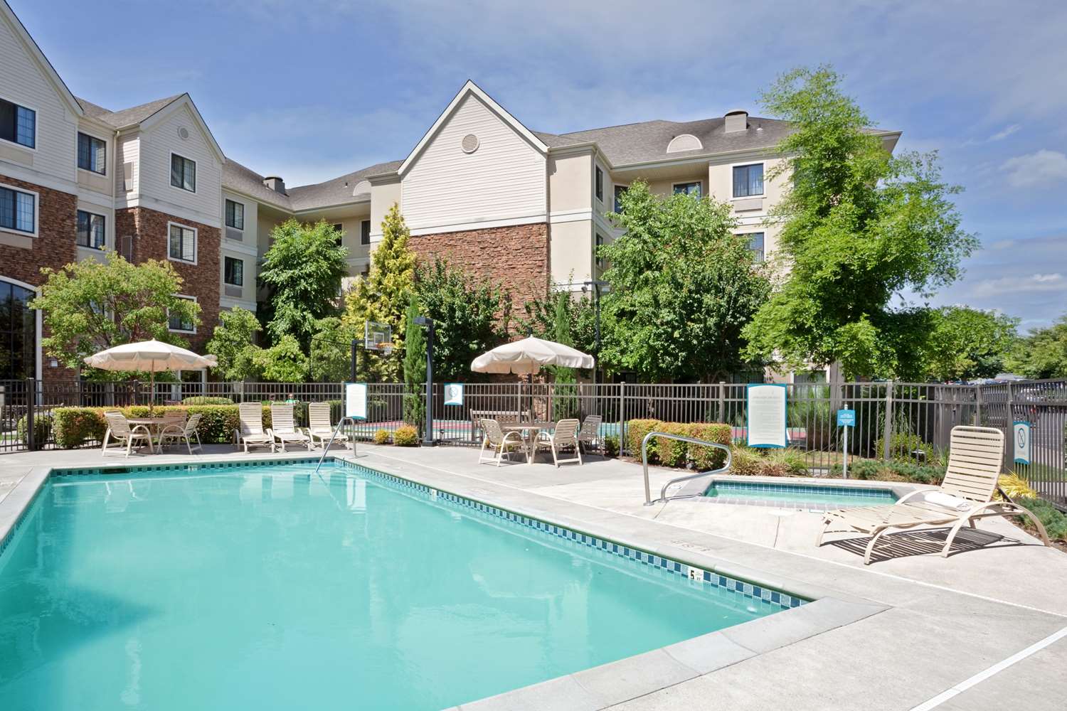 Sonesta ES Suites Portland Vancouver 41st Street 37/39