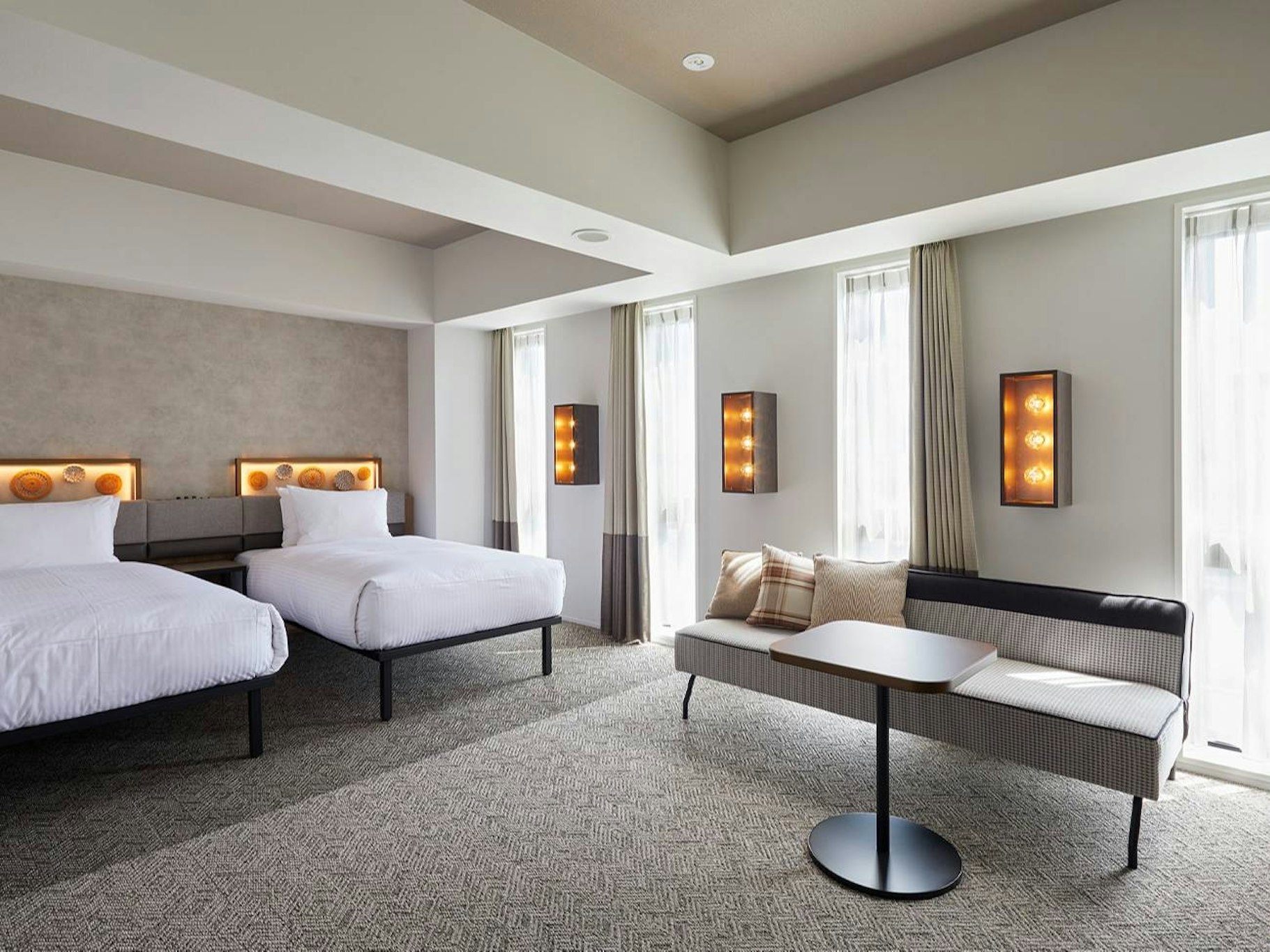 Universal, Twin Beds