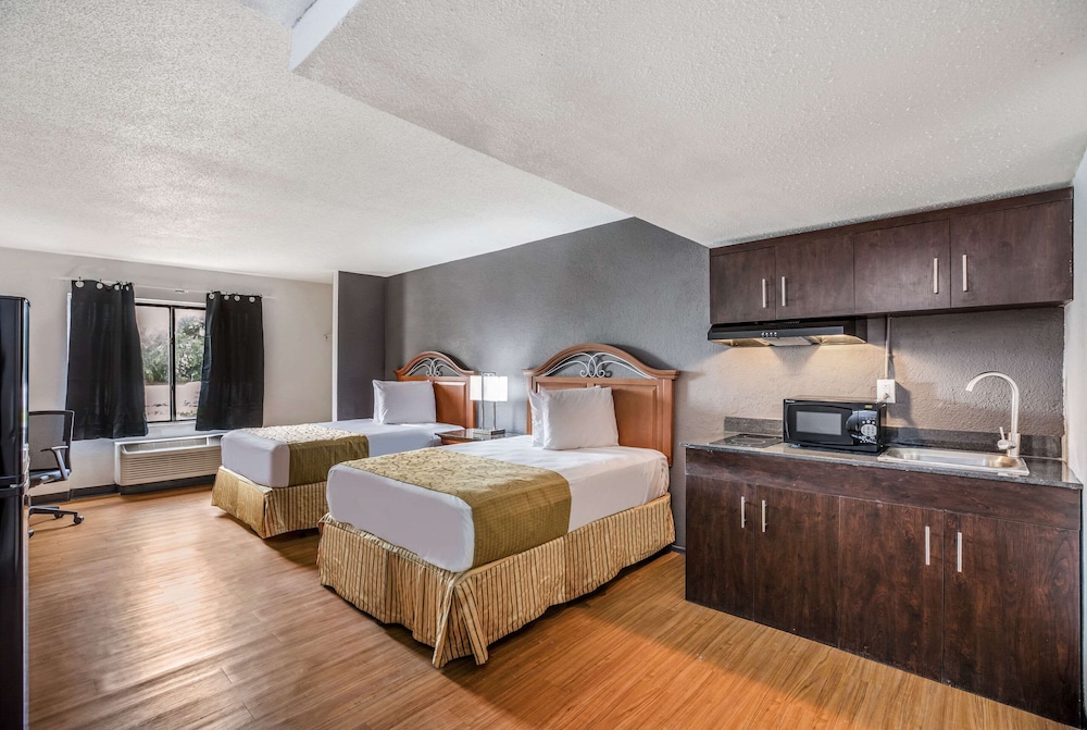 OYO Hotel Orlando Airport 12/32