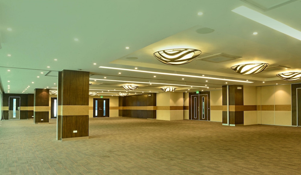 Bayfront Hotel Cebu - North Reclamation 62/67