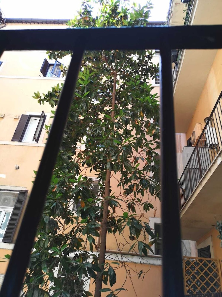 Dulcis Inn Pantheon 37/50