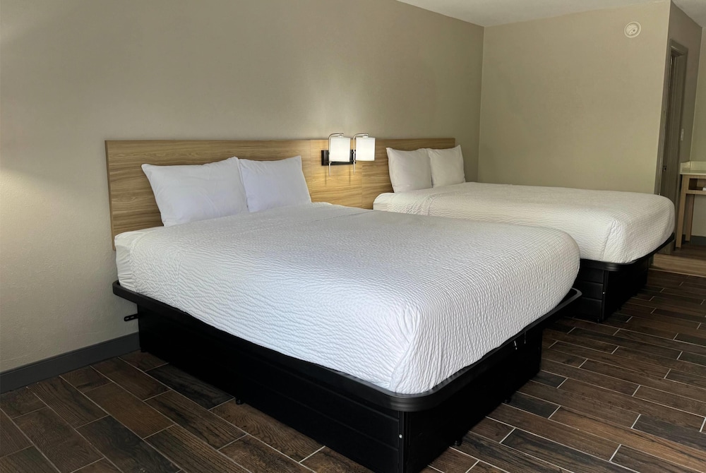 DELUXE, 2 QUEEN BEDS