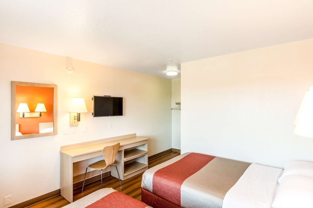 Motel6 Redding, CA - Central 19/47
