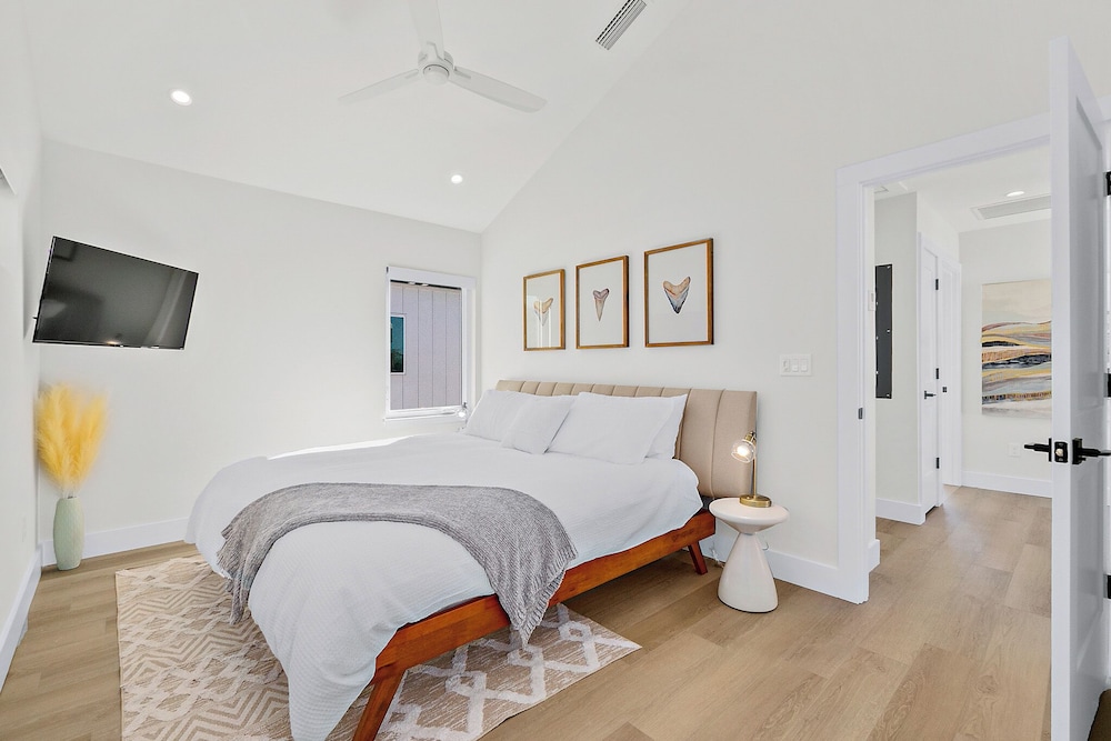 River, House, 2 King Beds, Sofa