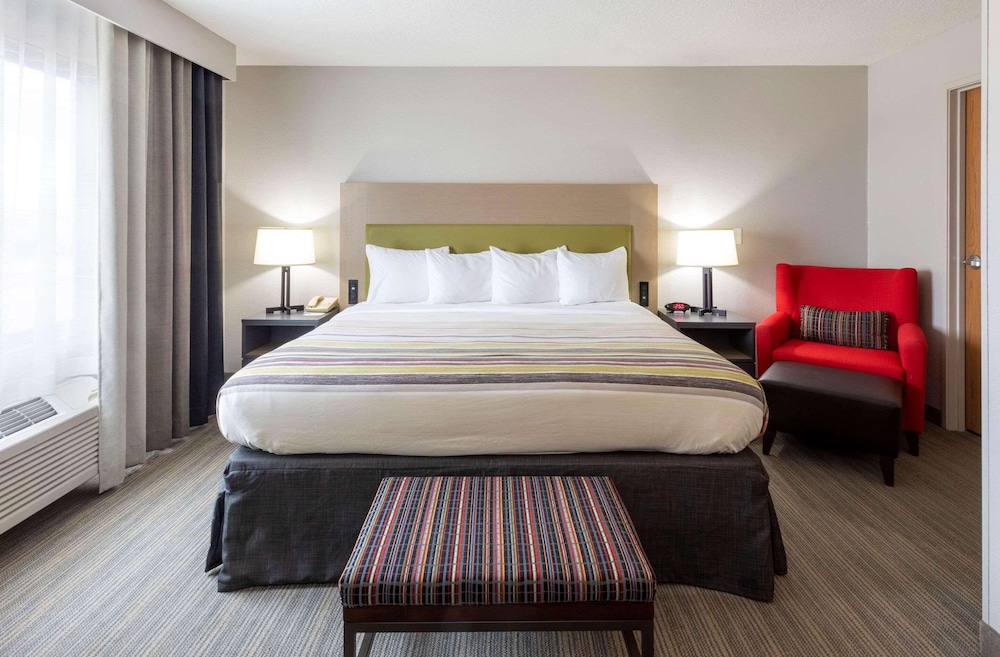 ROOM, KING BED