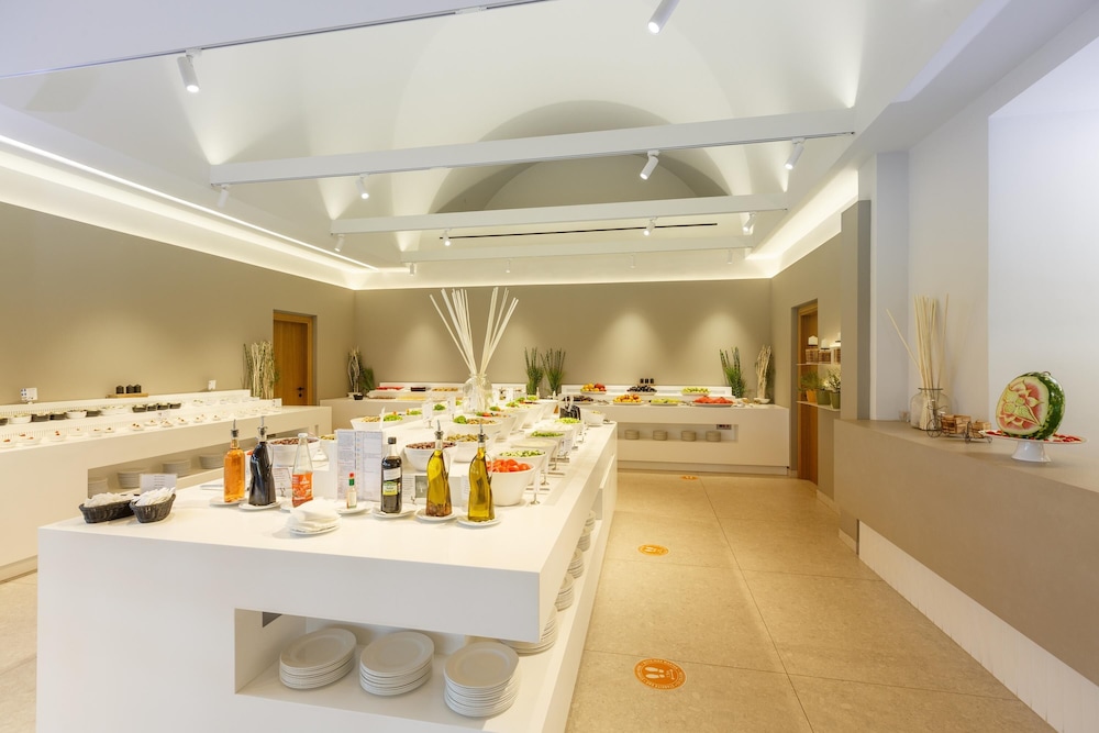 Anissa Beach and Village Hotel 16/80