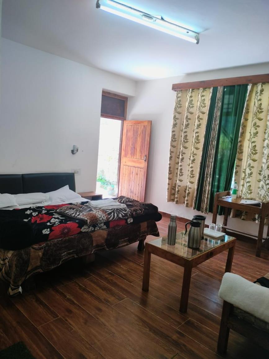 TOURIST HOTEL 34/55