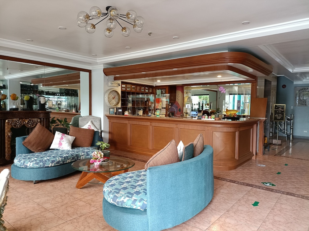 Golden Pine Hotel 5/41