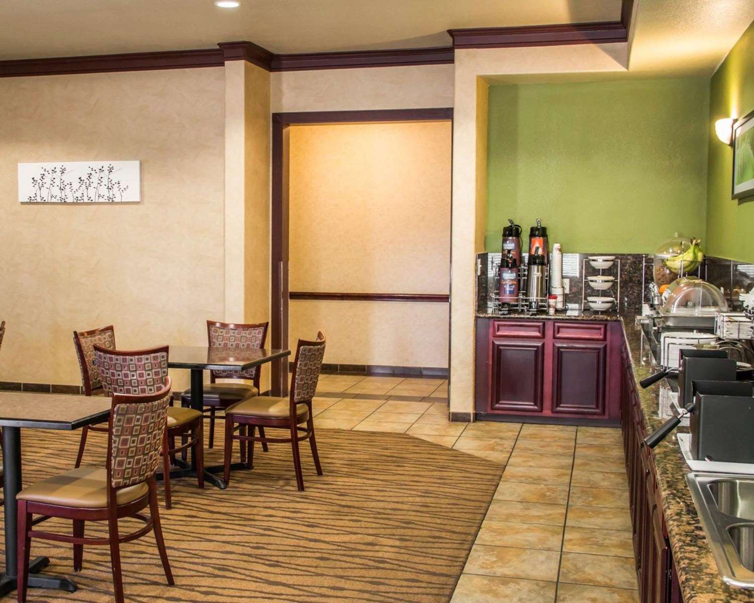Sleep Inn and Suites at Six Flags 31/36