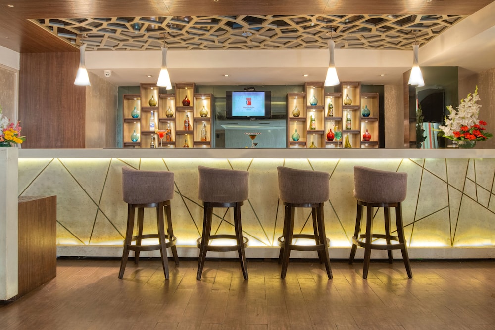 SAPNA CLARKS INN 10/47