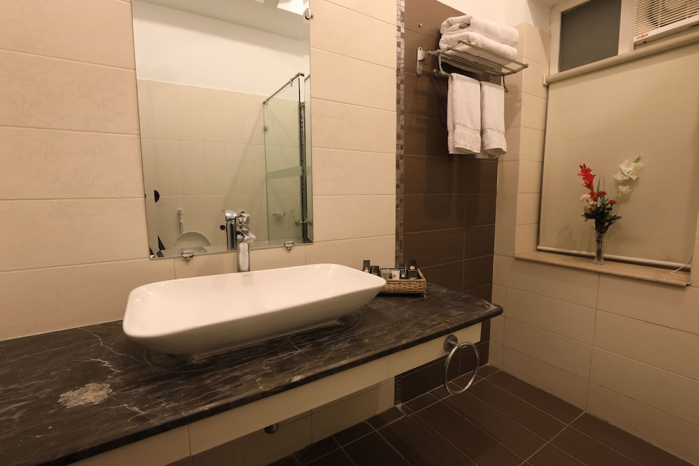 Bella Hotel 50/51