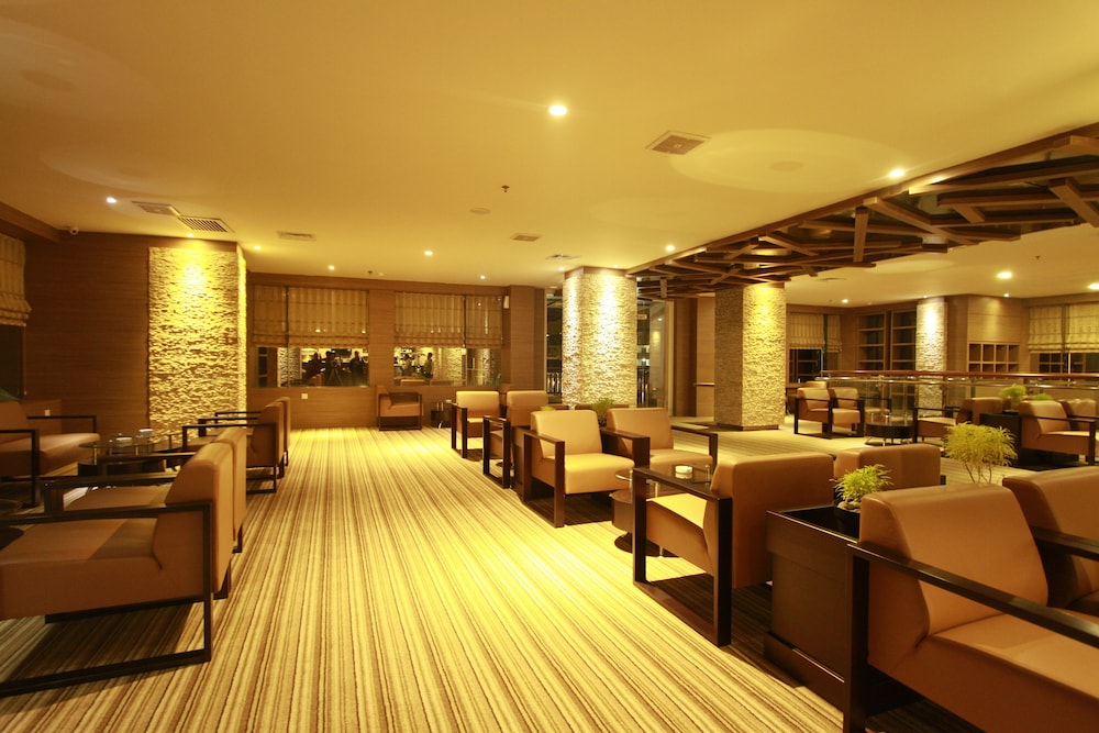 Fox Hotel Nagoya Batam 57/69