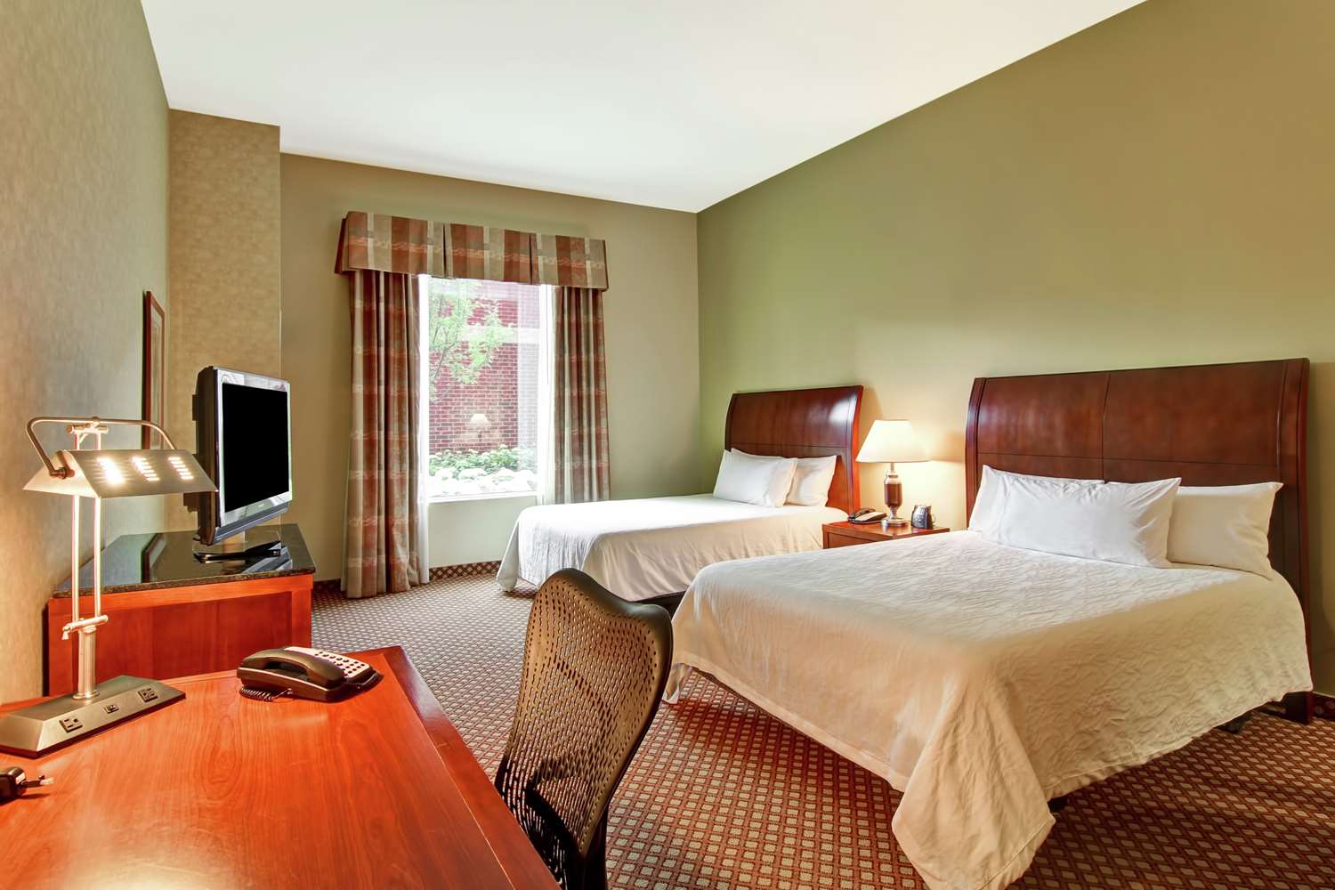 STANDARD, 2 QUEEN BEDS, BATHTUB