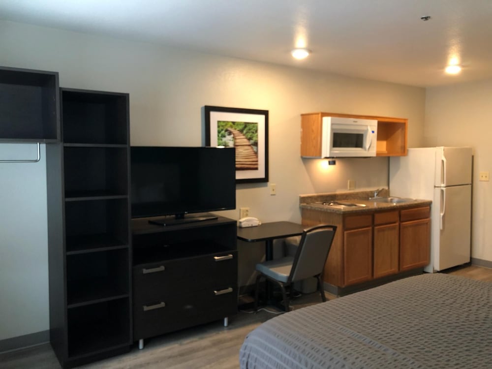 WoodSpring Suites Raleigh Apex 26/38