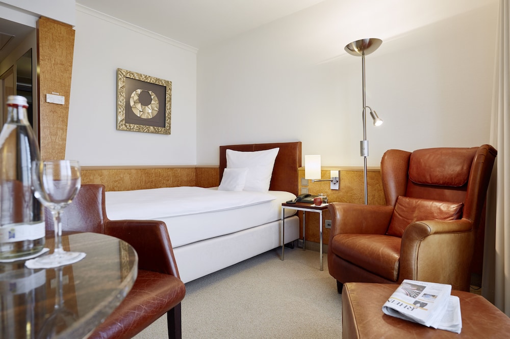 Lindner Hotel Dusseldorf Airport, part of JdV by Hyatt 35/75