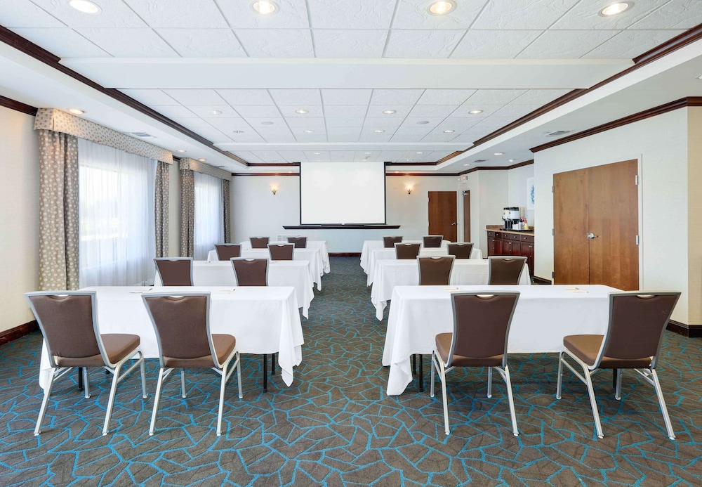 Hampton Inn Suites Dallas Arlington South 47/50