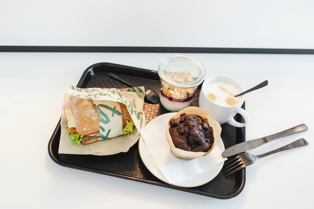 LOGINN Hotel Koln Airport 34/48