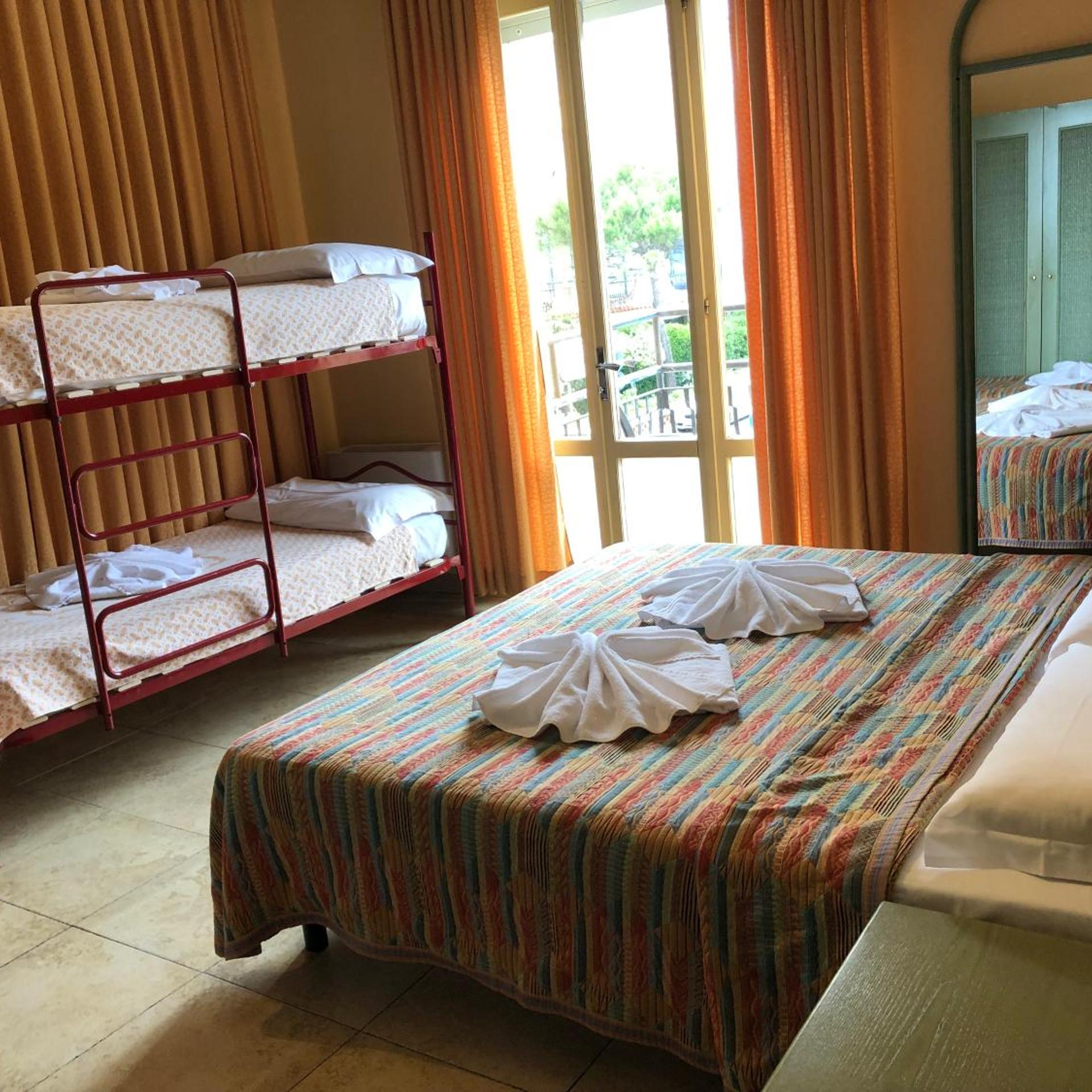 ROOM, QUADRUPLE, SEA VIEW, BALCONY