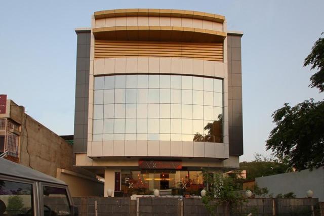Hotel Sheela Shree Plaza 2/23
