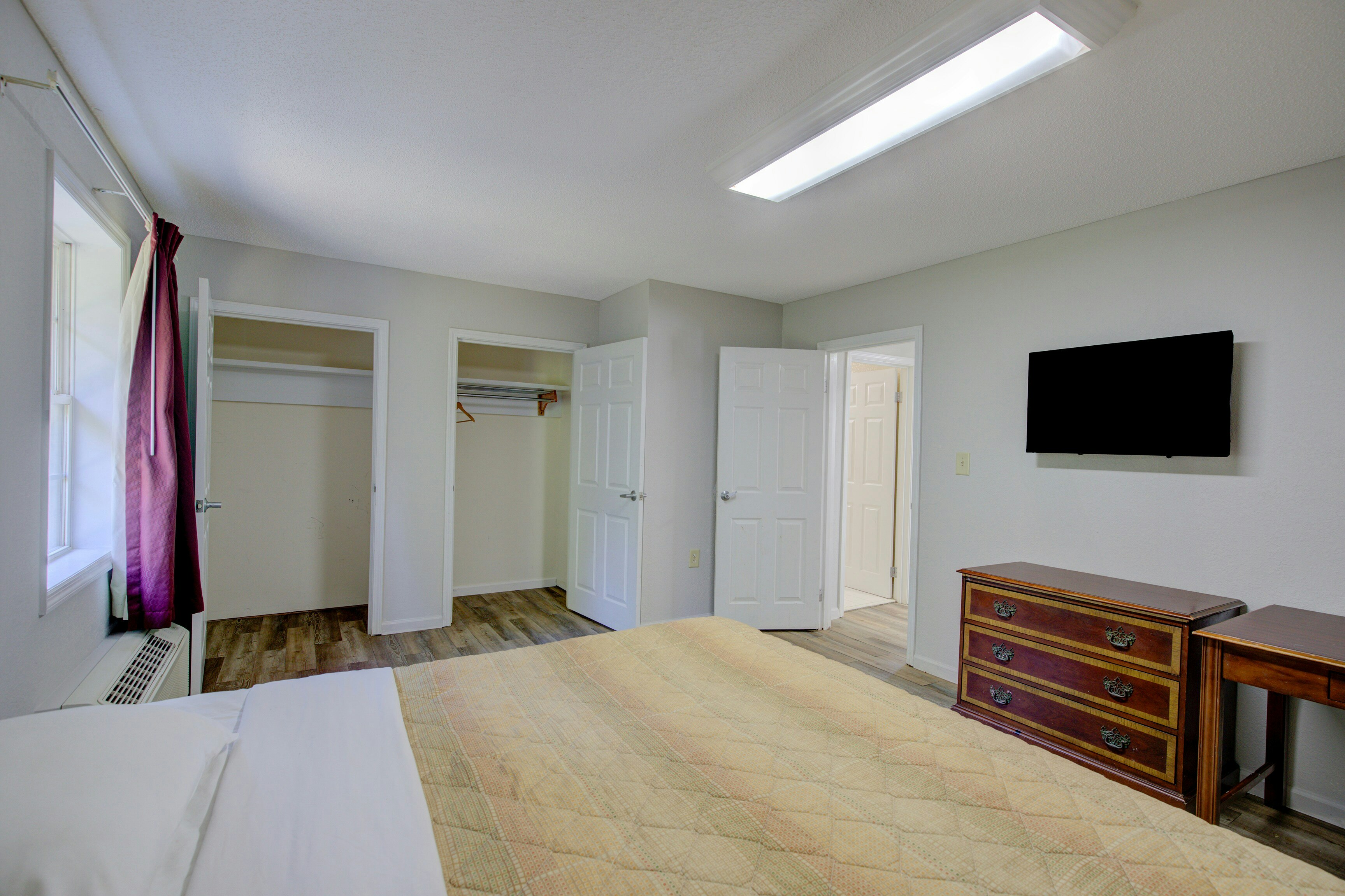 Plantation Inn & Suites Near Locust Grove I 75 18/34