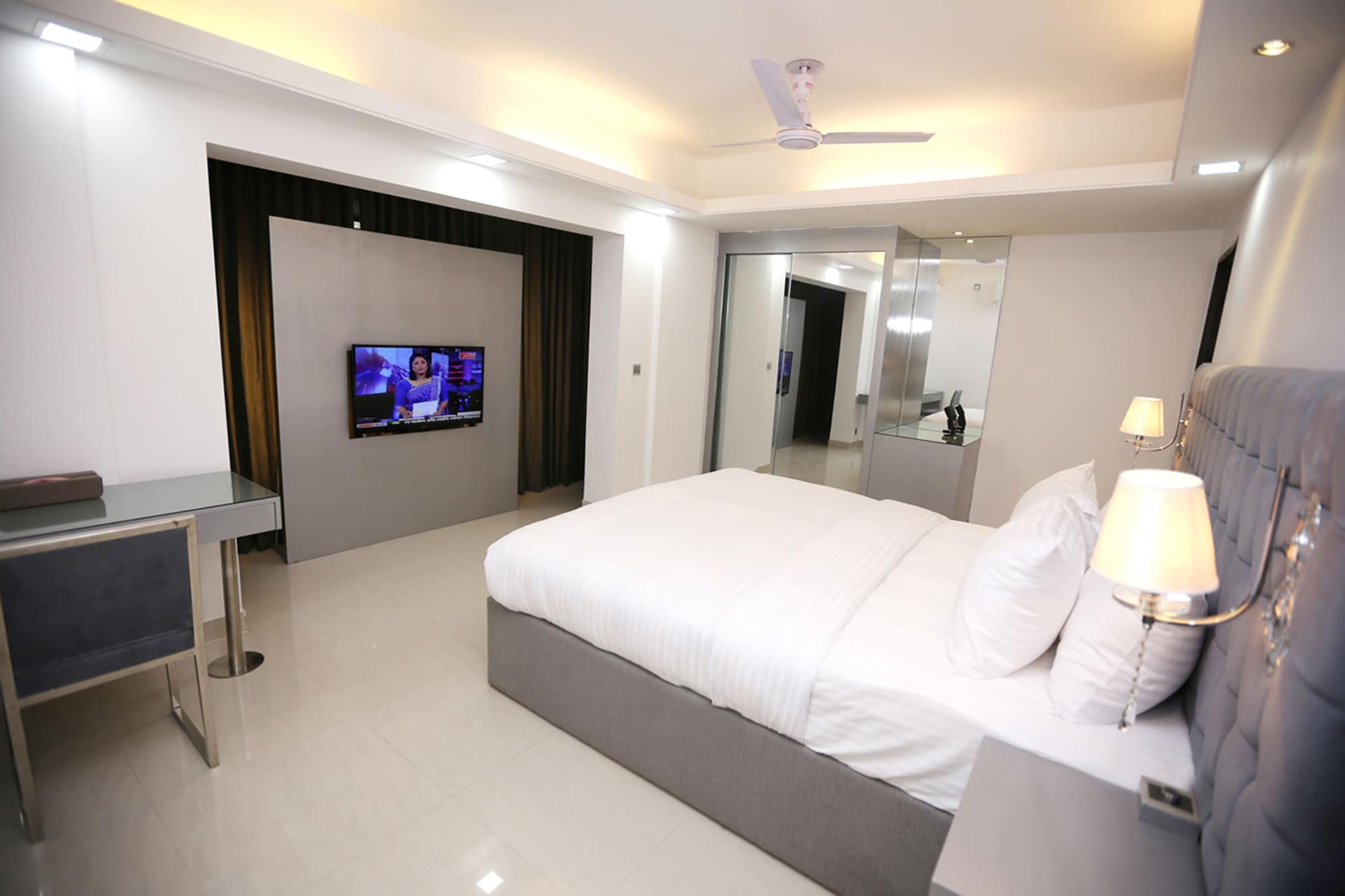 1 Bedroom, Premier, Suite, 1 King and 1 Single Beds, City View