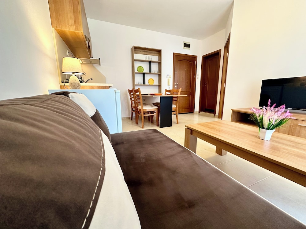 Efir Aparthotel 33/50