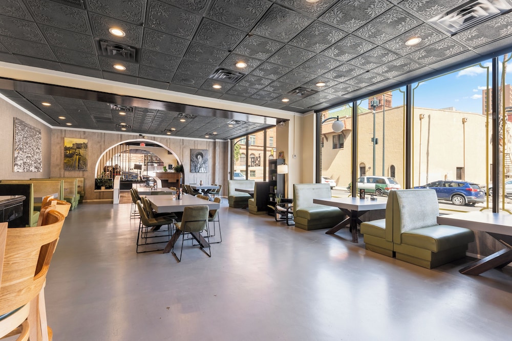 Riverwalk Plaza Hotel 26/50