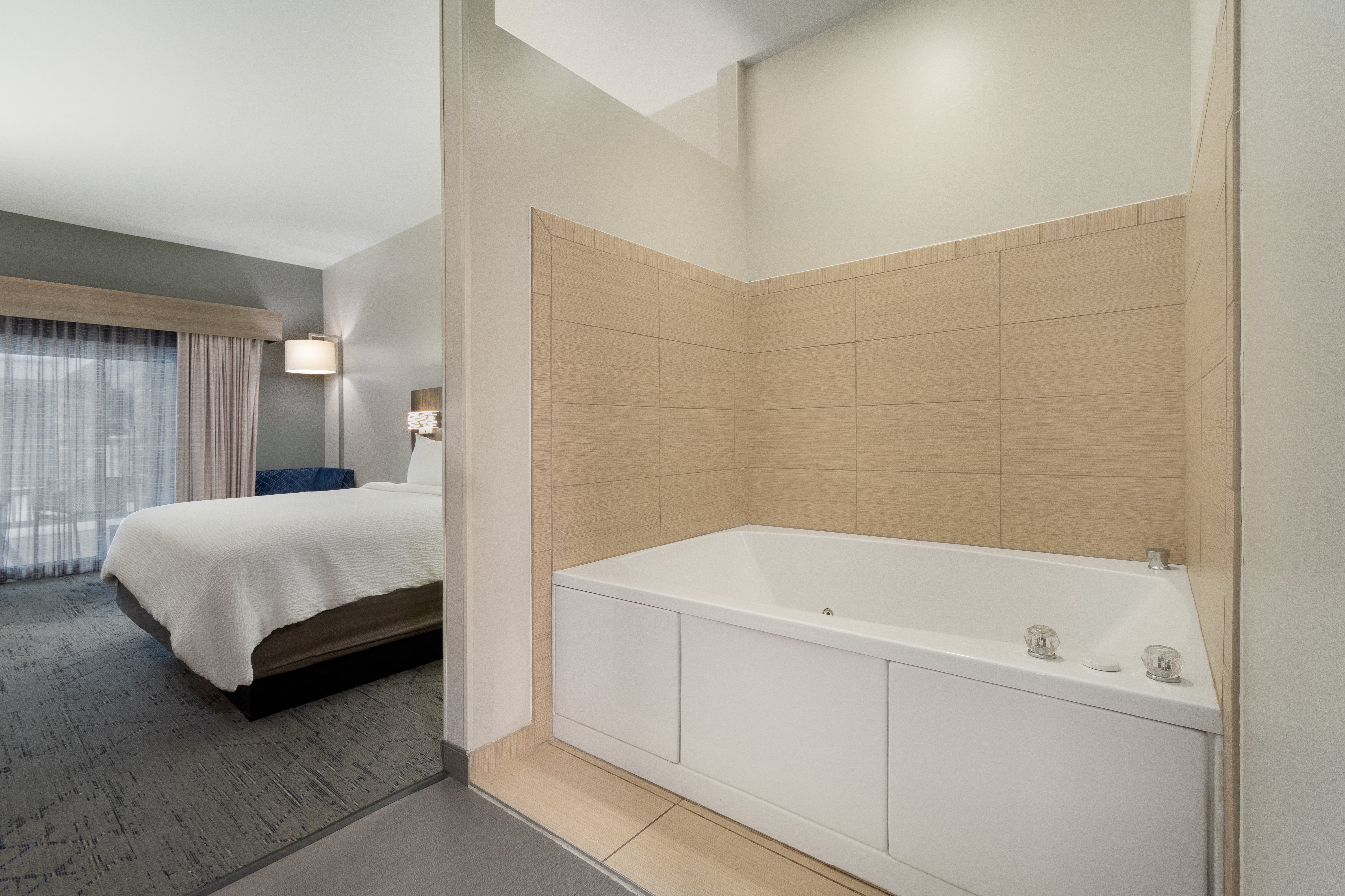 Holiday Inn Express Hotel Suites Saginaw 71/76