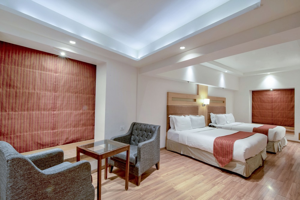 HOTEL EMERALD PARK-SHARANPUR 11/36