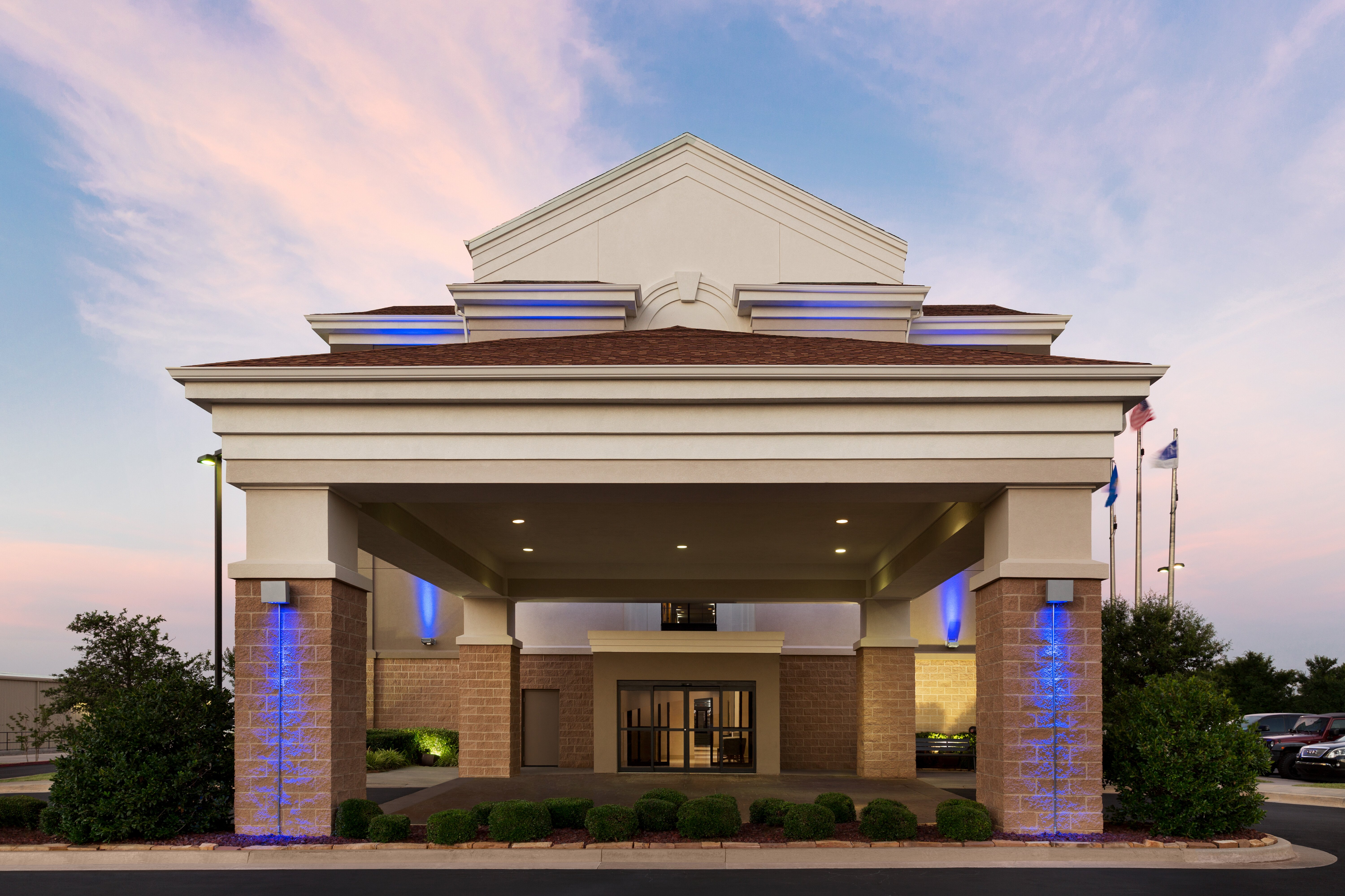 Holiday Inn Express Hotel & Suites Shawnee I-40 2/59