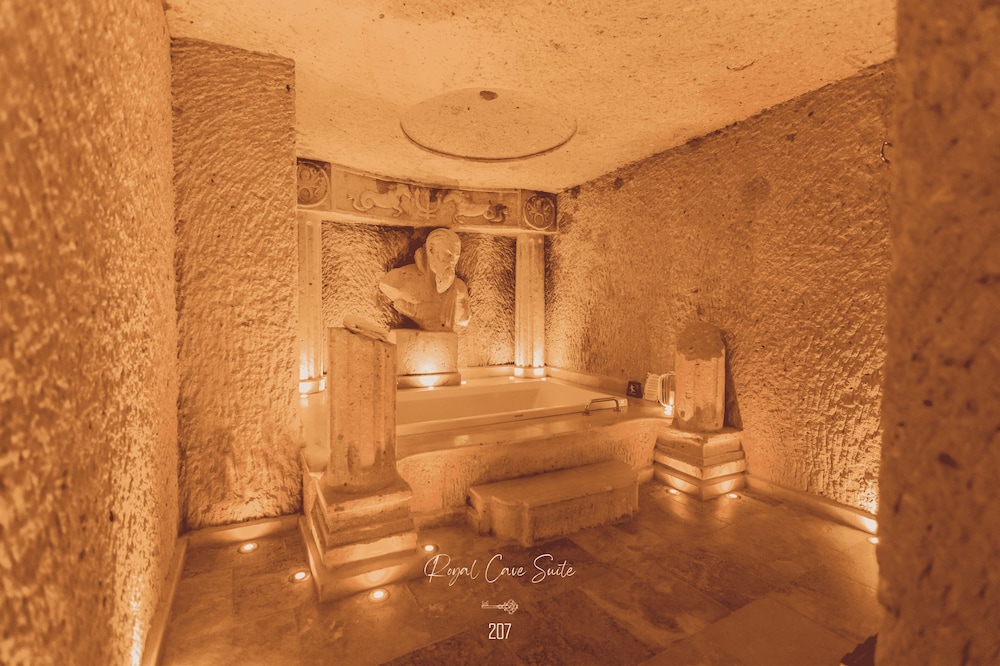 Nino Cave Suites 22/50