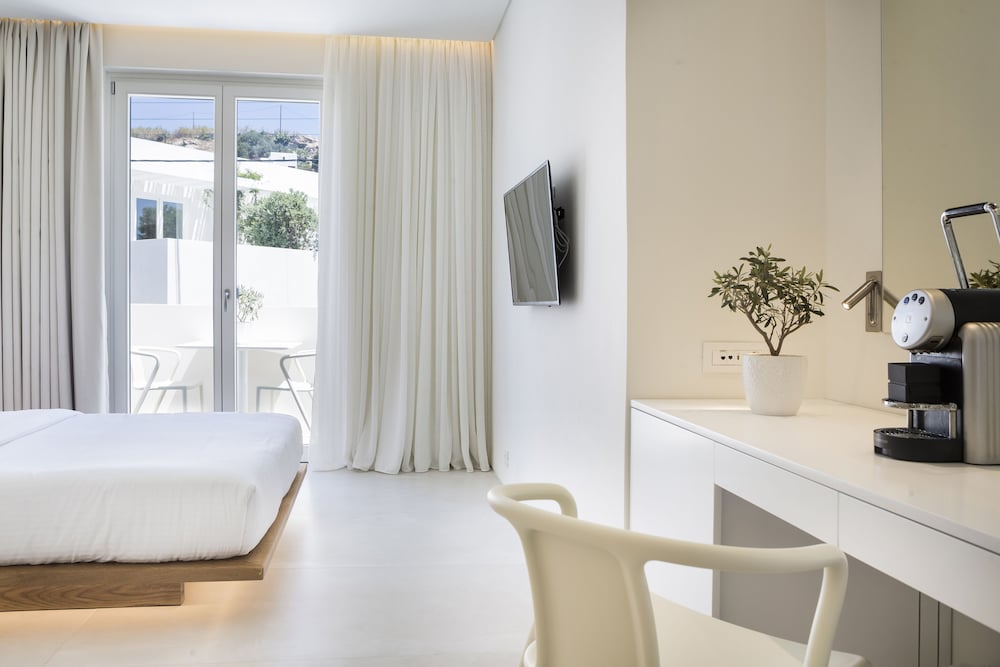 Mykonos Dove Beachfront Hotel 42/73