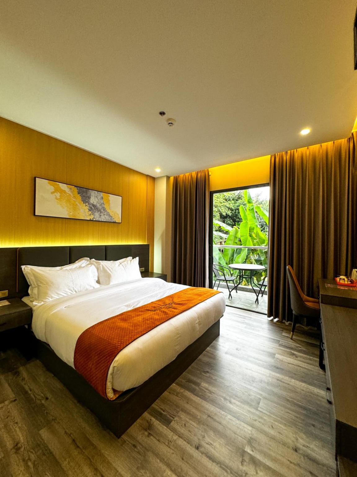 Venus Royale Hotel 17/63
